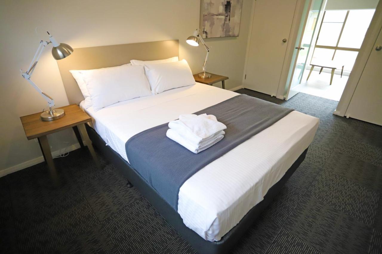 Eastend Studio Apartments Дабо Екстериор снимка