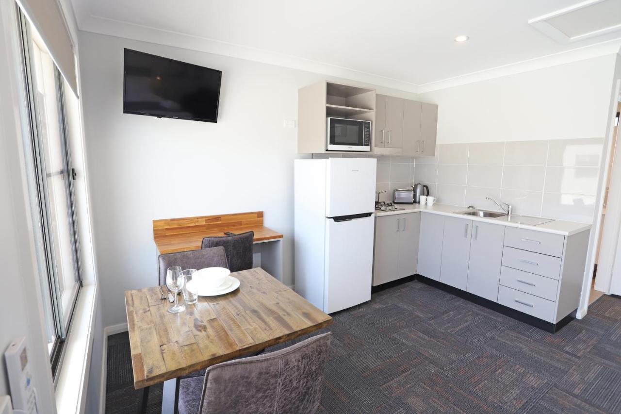 Eastend Studio Apartments Дабо Екстериор снимка