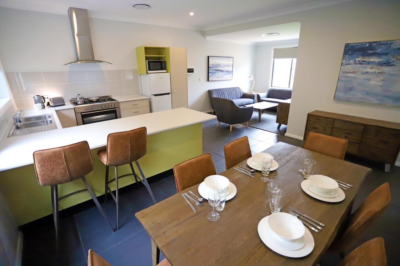 Eastend Studio Apartments Дабо Екстериор снимка