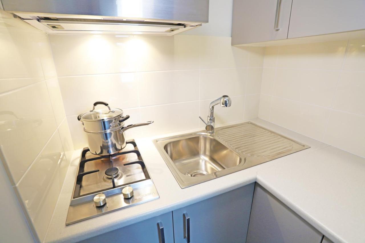Eastend Studio Apartments Дабо Екстериор снимка