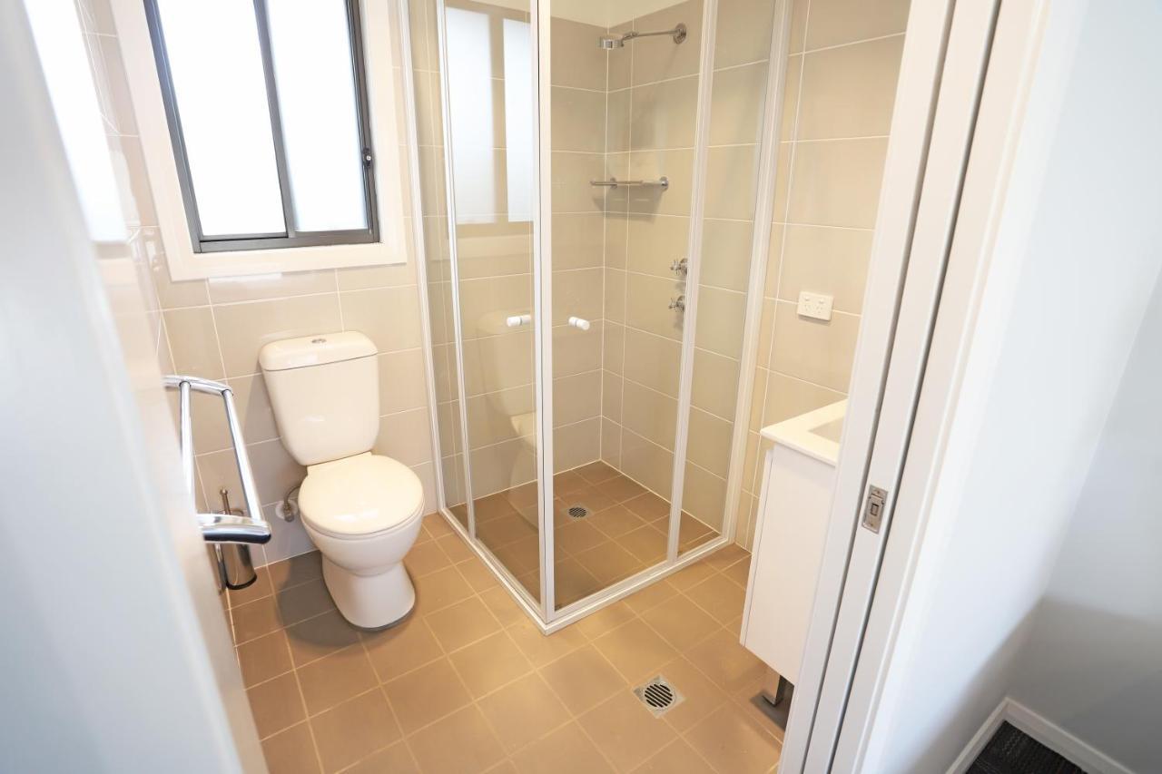 Eastend Studio Apartments Дабо Екстериор снимка