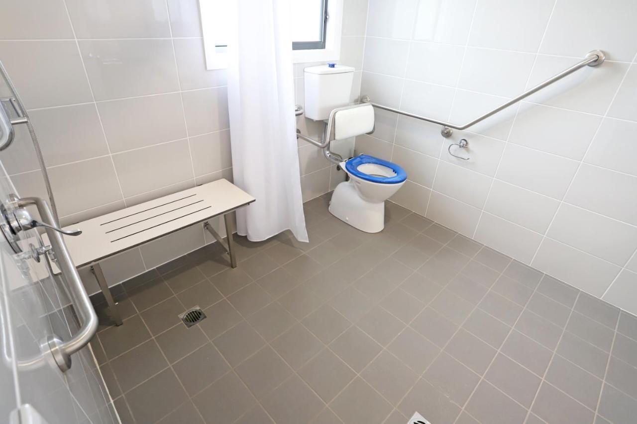 Eastend Studio Apartments Дабо Екстериор снимка